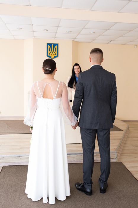 Продам весільну сукню