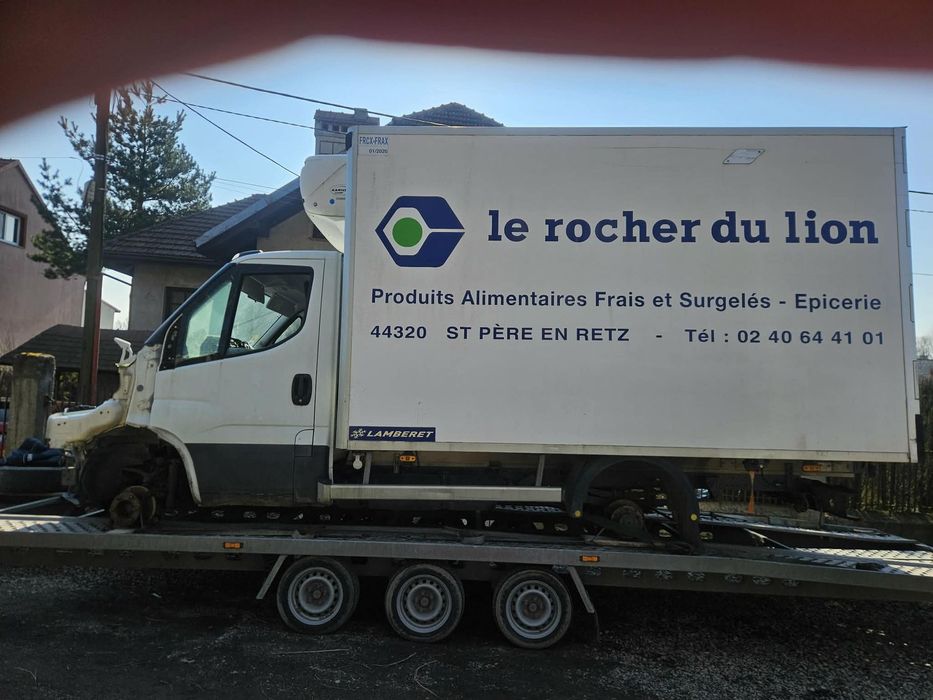 Iveco DAILY 35C18 CHŁODNIA  / KONTENER  CARRIER  3.0 DIESEL 180kM  Po kradzieży  /  rama / do zabudowy