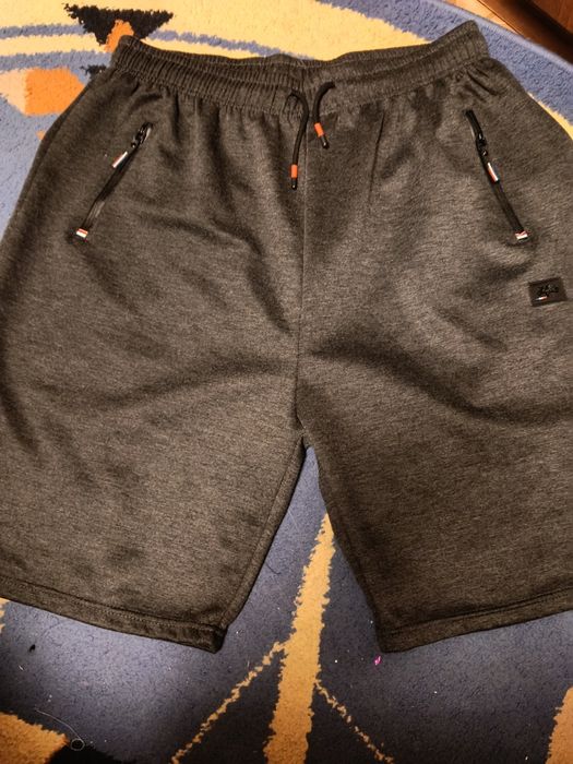 Продам мужские шорты