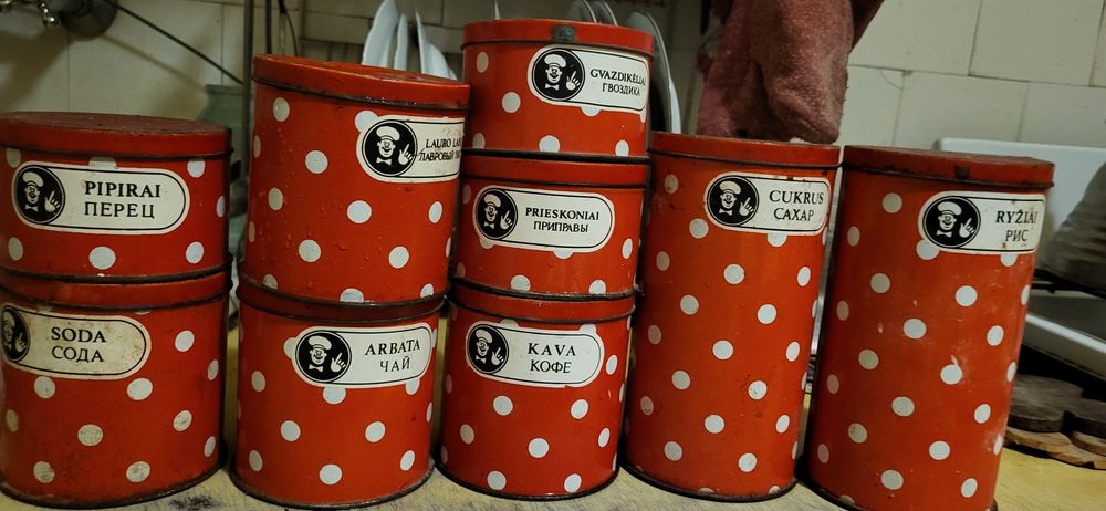 Набір вінтажних банок СРСР для сипучих продуктів, 9 шт (червоні в горошок)