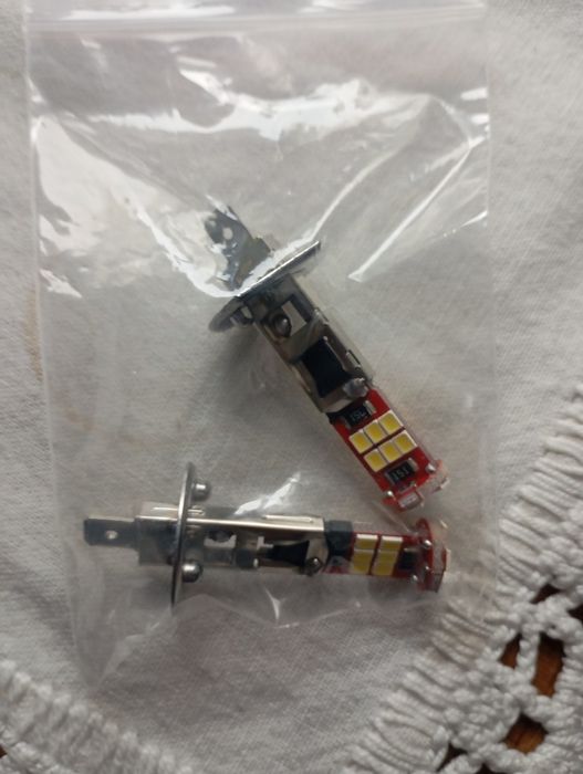 Vendo2  pneus  205 55 r 16  e lampedas led