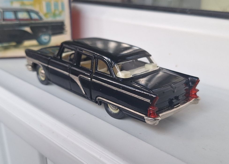 Модель ГАЗ-13 " Чайка " А15 (1981),  без МИ , СССР , капрон , с коробкой , М1:43