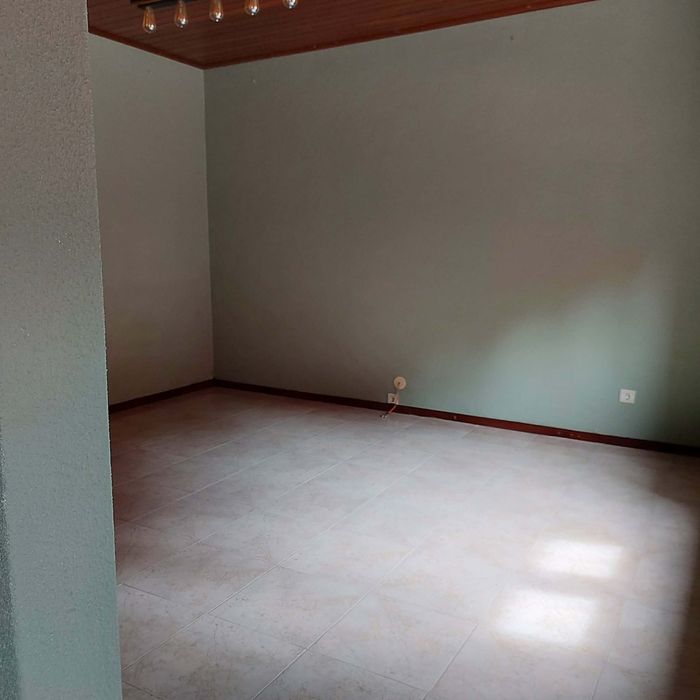 Moradia no centro histórico da Afurada, Junto ao rio Douro e Marinha da Afurada.TRATA O PRÓPRIO. Pronta a habitar.