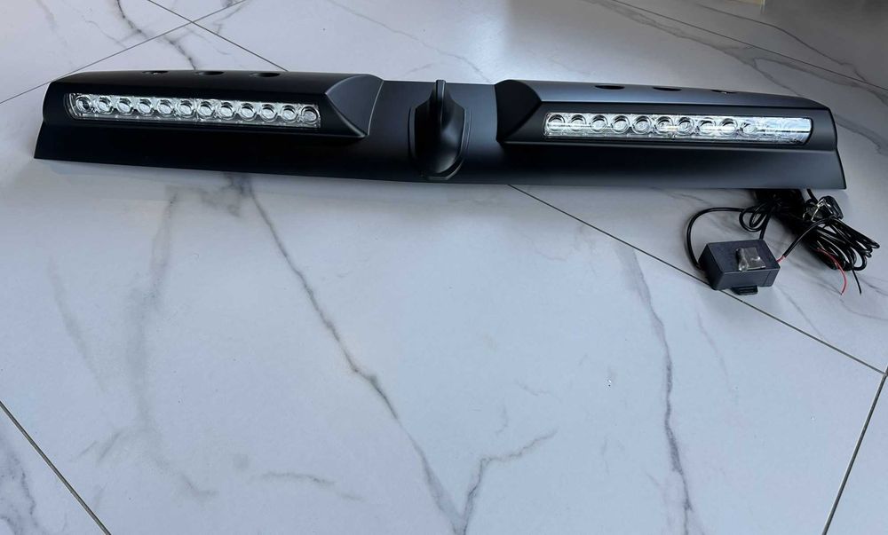 Przedni spoiler dachowy - oświetlenie LED Toyota Hilux 2015+