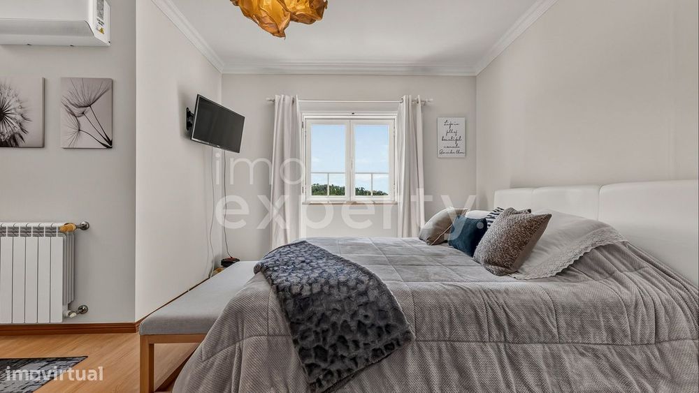 Moradia com 3 suites e piscina coberta a 10 min das praias da Ericeira
