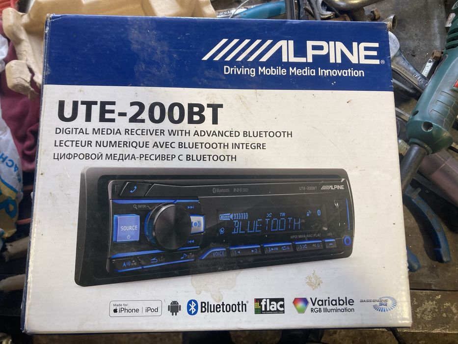 Продам оригінальну магнітолу Alpine UTE-200BT