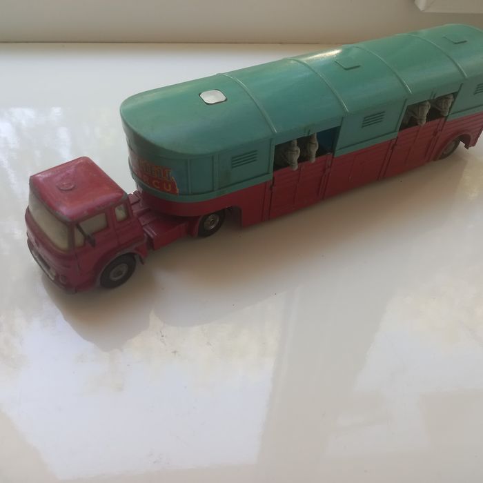 Продам. Corgi Toys