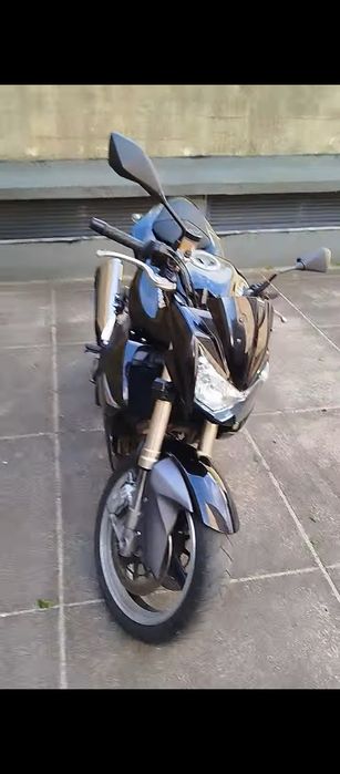 Kawasaki Z1000,preta muito nova 78mil kilometros rodados.