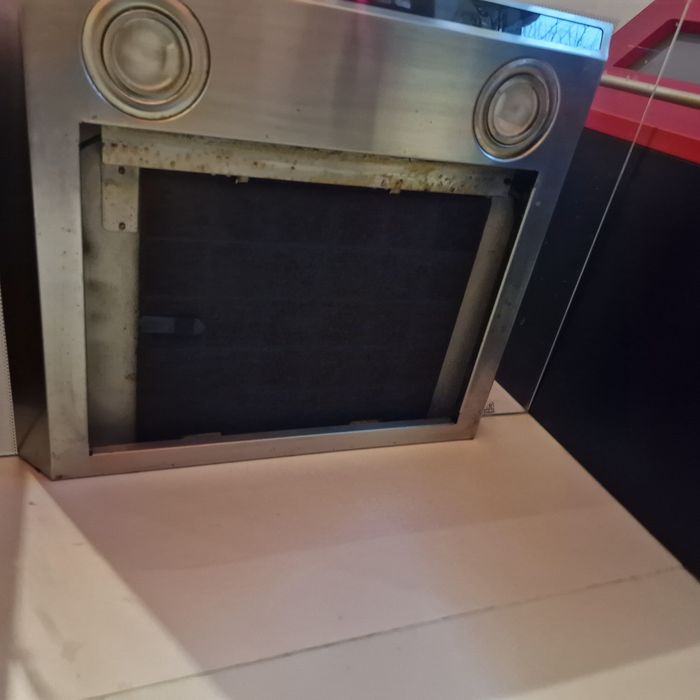 Okap kuchenny  metalowy  komin miejsce do przyczepienia magnesów