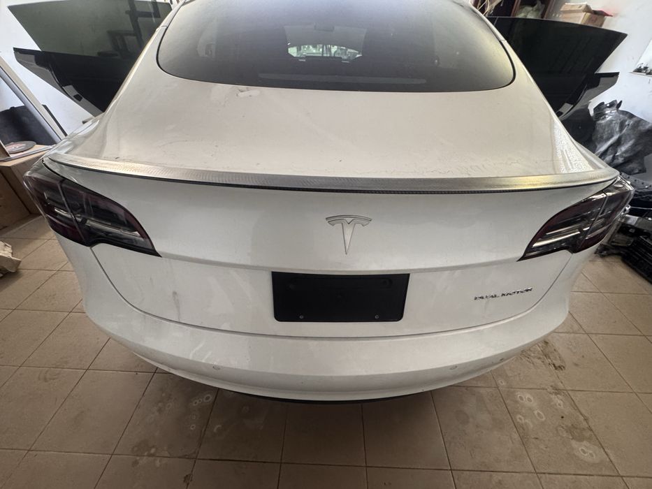 Двері tesla model 3 білі
