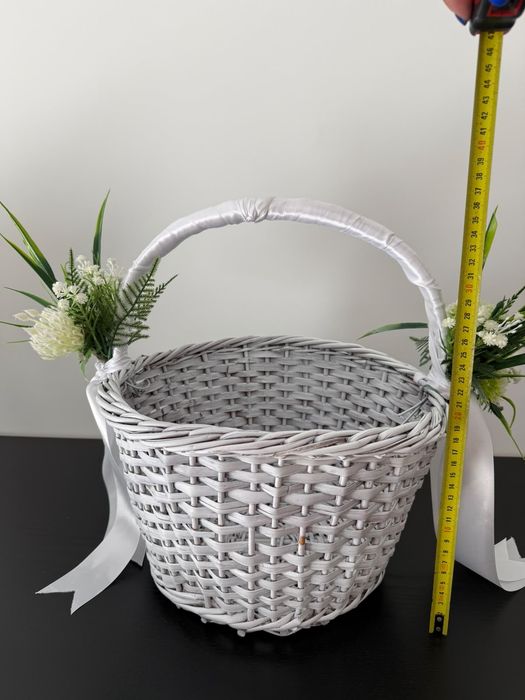 Cesto pintado a branco para Decoração de casamento/festa.