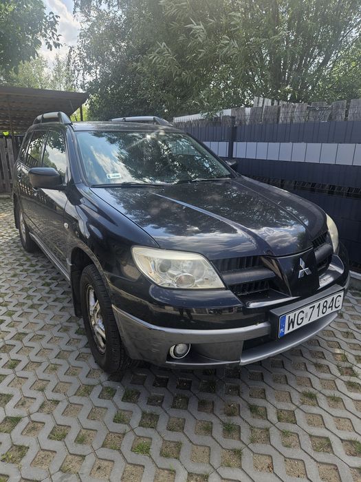 Samochód mitsubishi outlander 2