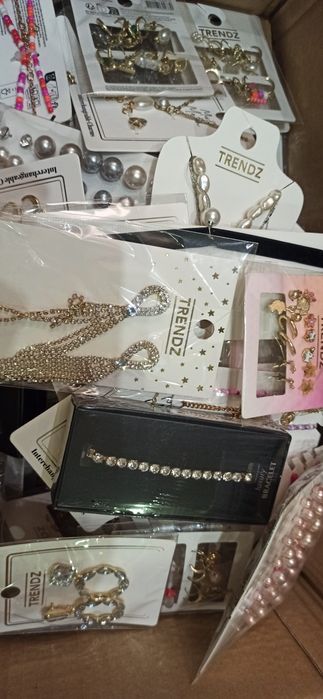 Mix biżuterii 100 opakowań