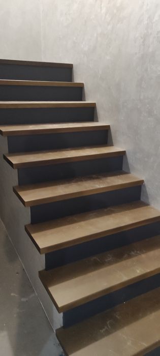 Сходи з дерева (бук, дуб, ясен)