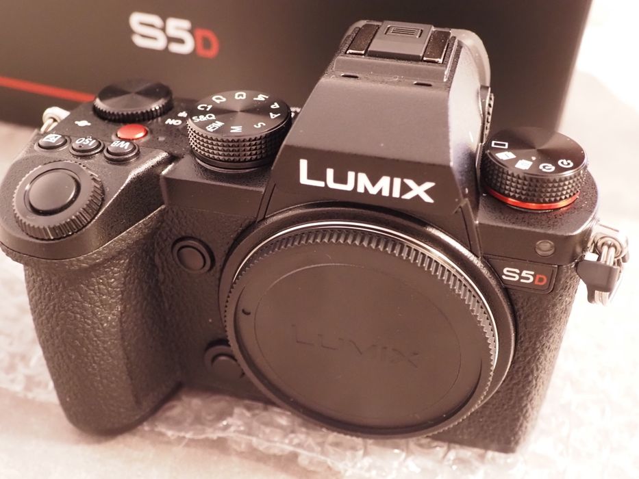 Câmera Full Frame  Panasonic S5D + lente  18-40 (Nova)