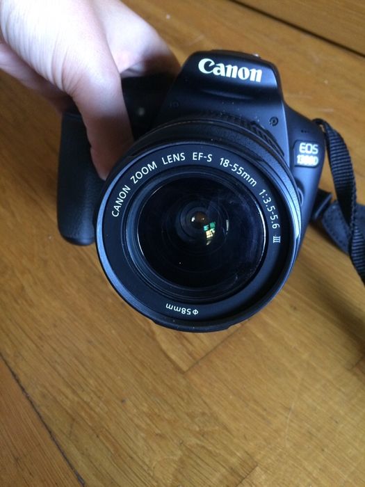 Canon 1300D com lente 18-55 mm, carregador e bolsa