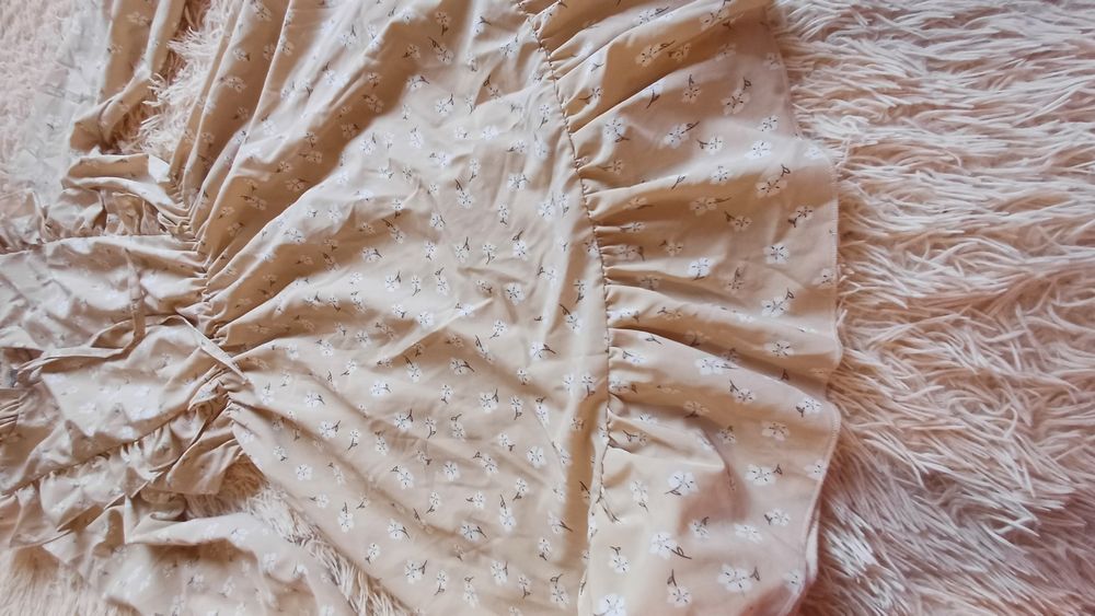 Бежева сукня в квіти