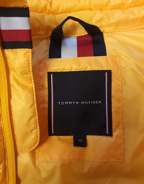Продам микропуховик Tommy Hilfiger