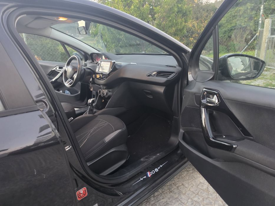 Peugeot 208 1.6 2012