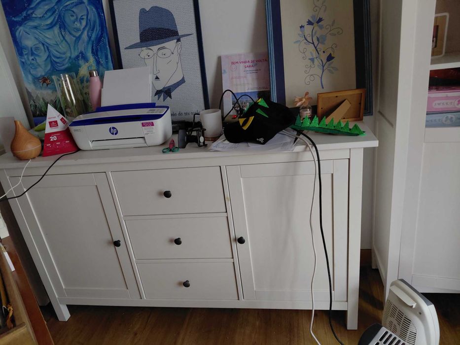 Cómoda branca com gavetas e portas ikea