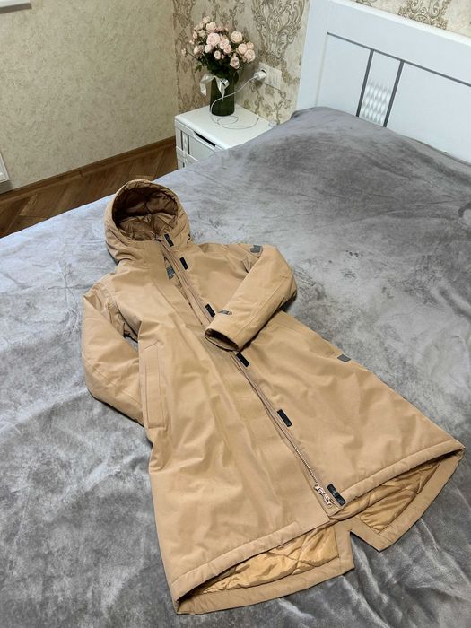 Продам утеплену коричневу куртку / пуховик / пальто Outventure