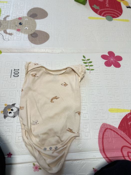 дитячі футболки та сукні