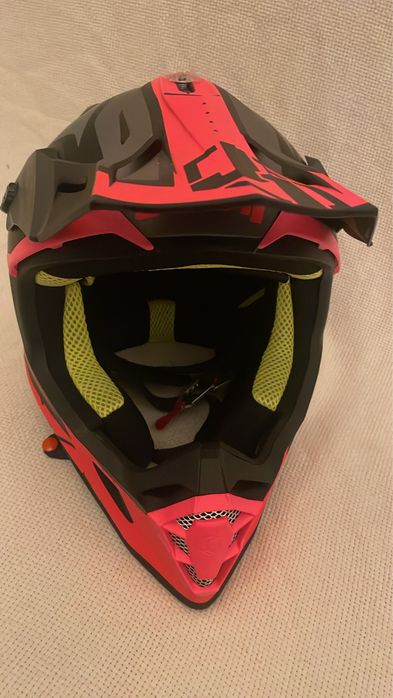 Capacete novo com estilo e seguranca tamanho S