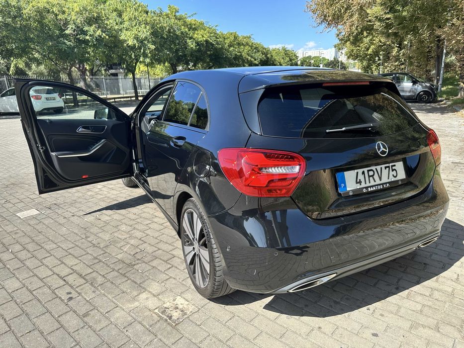 Mercedes A180d Activity Edition como novo