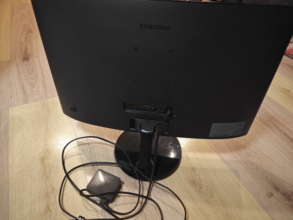 Вигнутий монітор Samsung 24" C24F390FHI / Full HD / HDMI