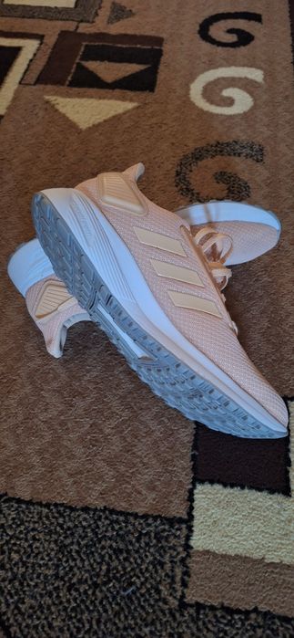 Жіночі кросівки Adidas
