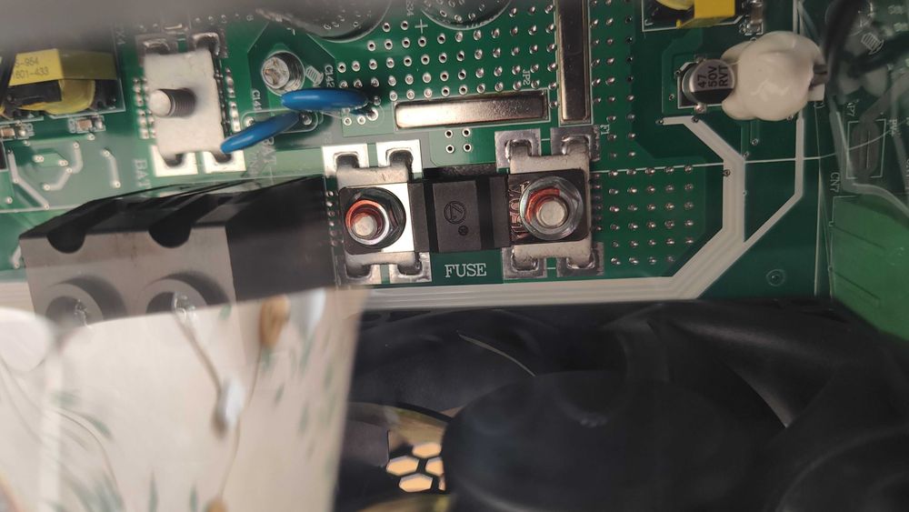 Інвертор гібридний Datouboss DT2430 (24 В/3 кВт)