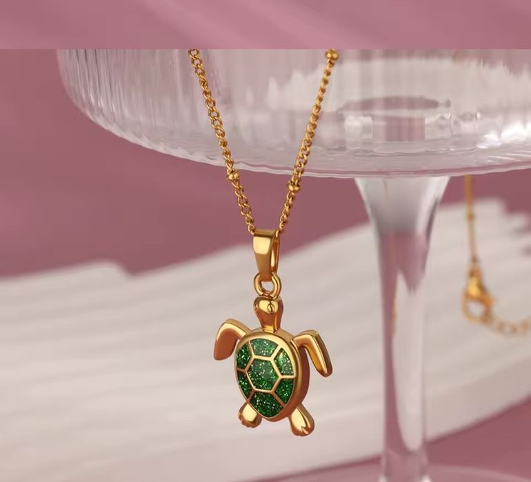 Fio com pendente em ouro cubano