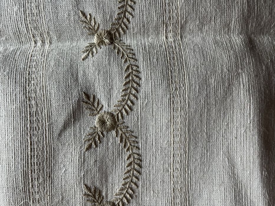 Pano de linho com bordados