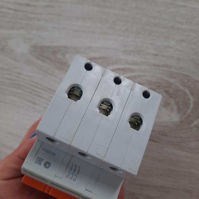 Автоматический выключатель Schneider Electric ВА63 25/3/С 3Р 25 А 4,5