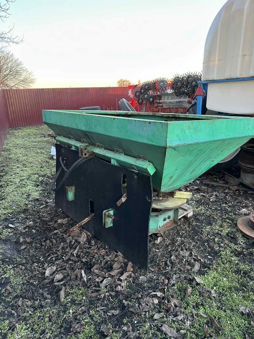 Розкидач міндобрива