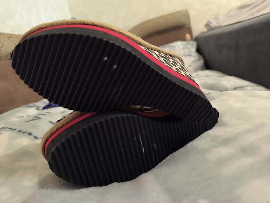 Босоніжки леопард