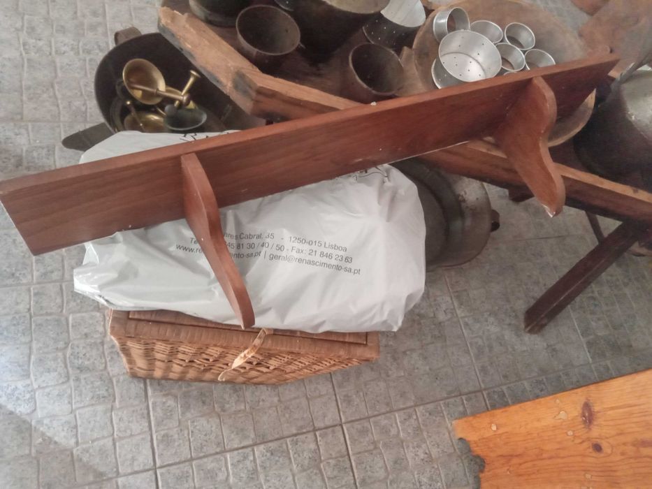 Banquinhas/ mesinhas de cabeceira  e prateleiras