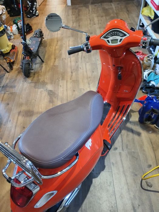 Vespa primavera 125