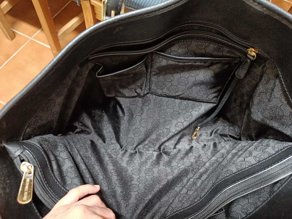 Mala tiracolo medium Michael Kors preta