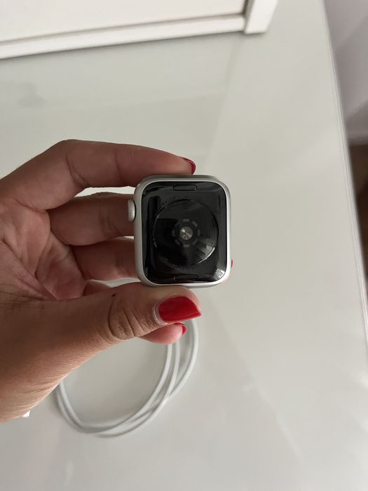 Apple Watch SE (2022)