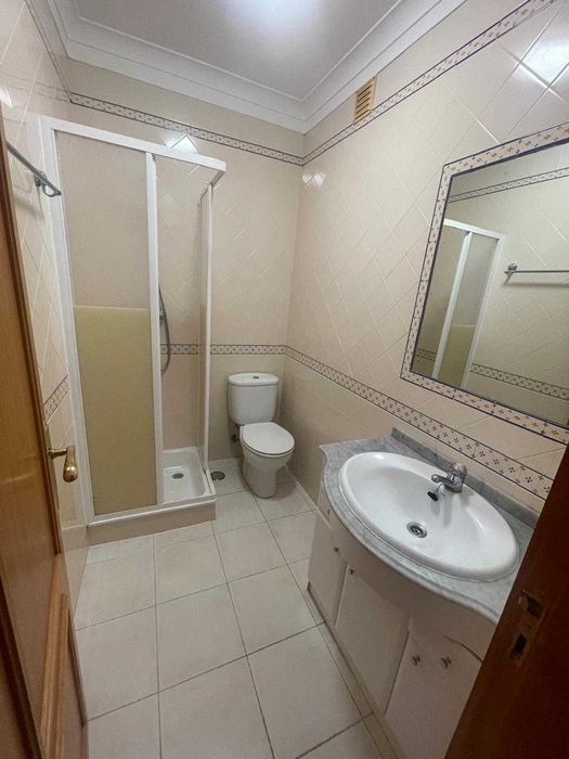 Apartamento T2 em Rio de Mouro, perto da estação de comboios de Rio Mouro