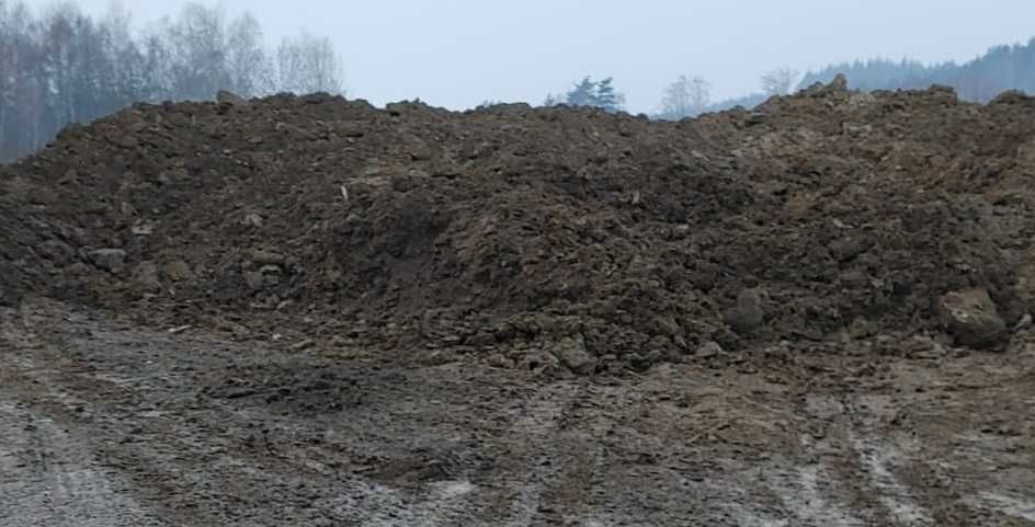 Oddam teren pod ziemie, gruz, kamienie, gałęzie, zrębki, drewno