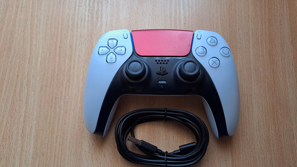 Pad bezprzewodowy do PS5 + kabel usb-c
