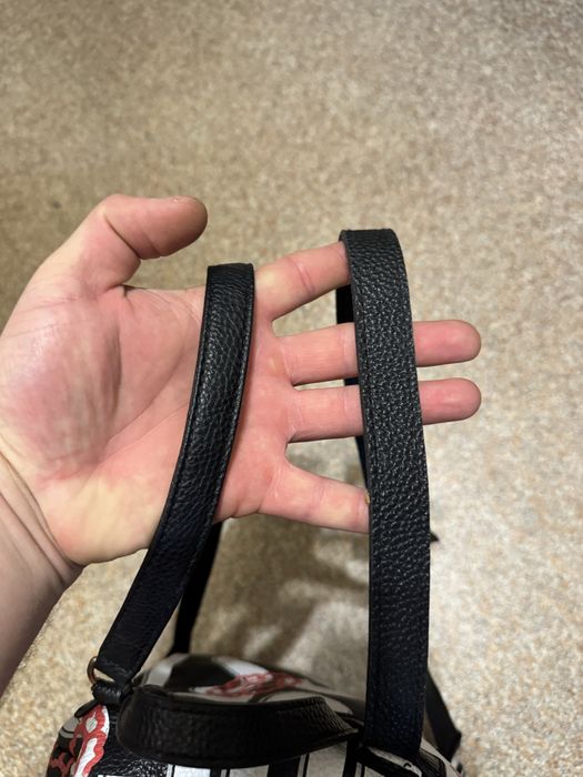 Женский рюкзак guess