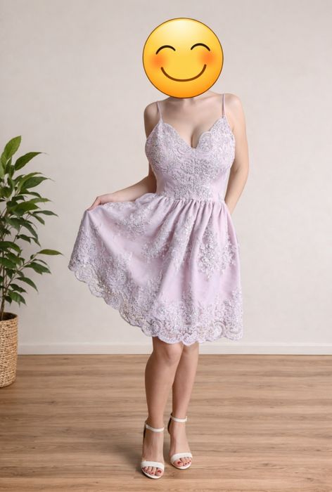 Piękna sukienka z odkrytymi plecami