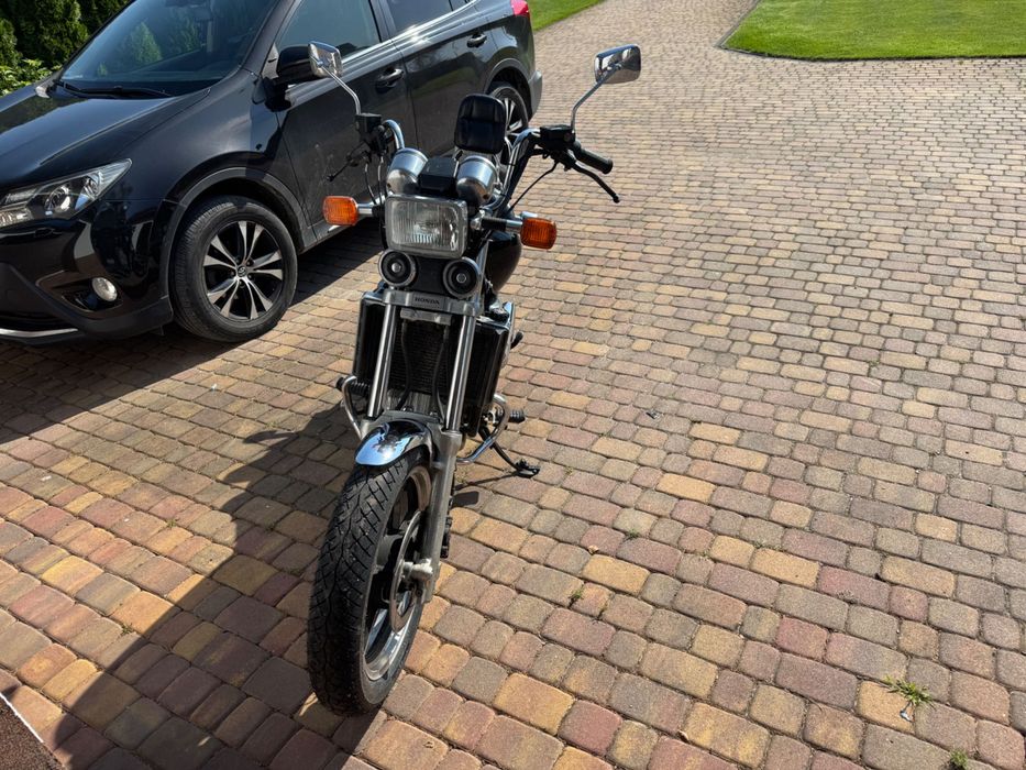 Motocykl Honda Magna 700