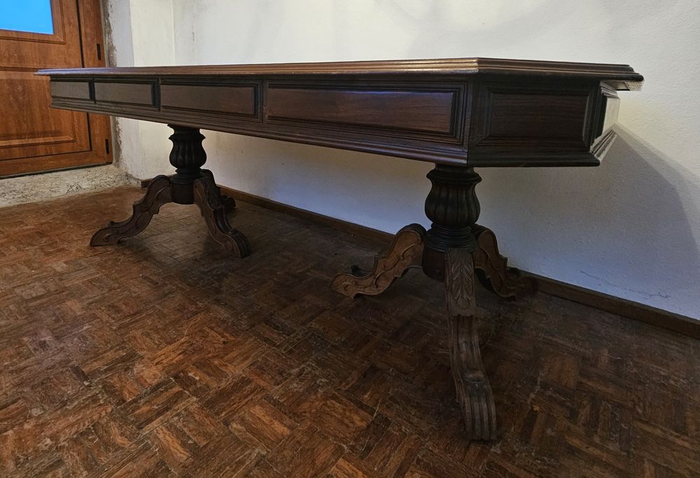 Mesa anos 80, madeira maciça de castanho e 2 gavetas