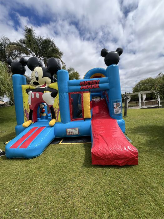 Insufláveis e trampolim — festas