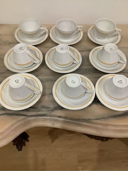 Nove chvenas de cafe da vista alegre ( impecaveis) com oferta