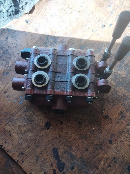 Rozdzielacz hydrauliczny